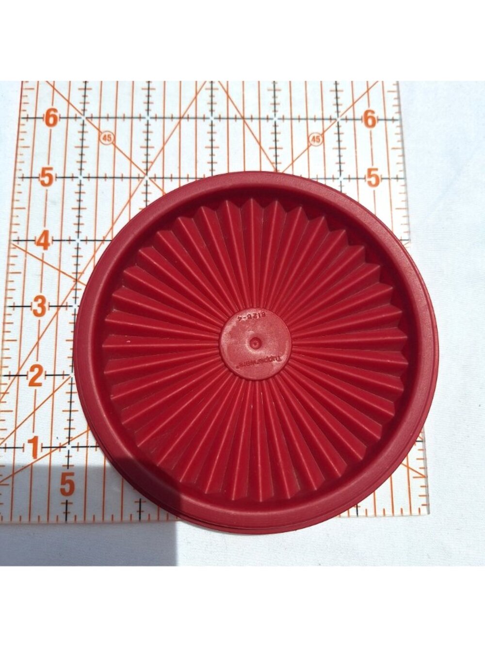 Tupperware Servaliar 812 Dark Red 5 Inch Replacement Seal Round Lid - Picture 6 of 6